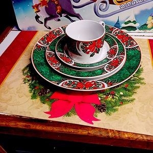 12 service Christmas dishes